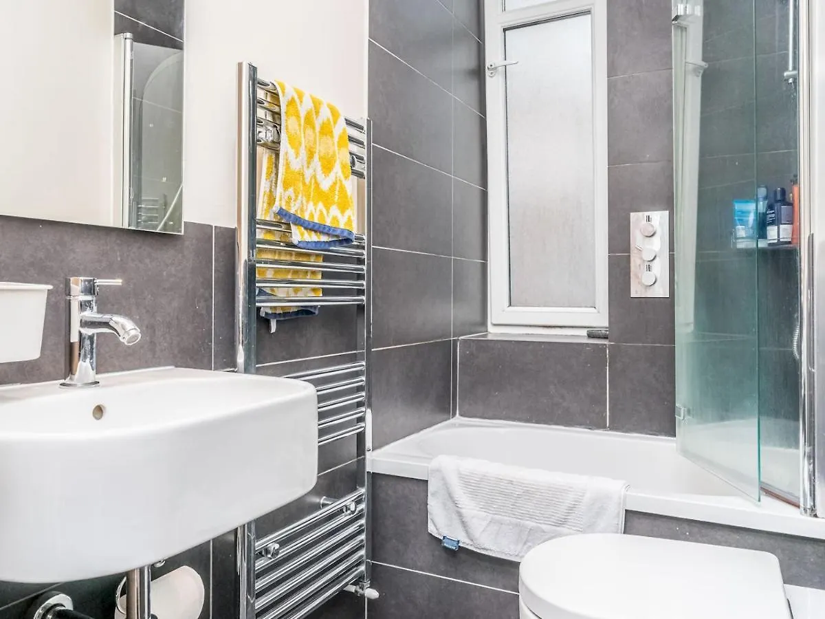 Pass The Keys Stunning And Modern 1 Bed Flat Near City Centre Edinburgh